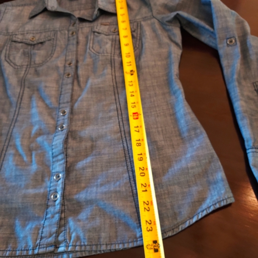 Columbia: Ladies Couple Button Front Tapered Refined Chambray Shirt. - Picture 10 of 12
